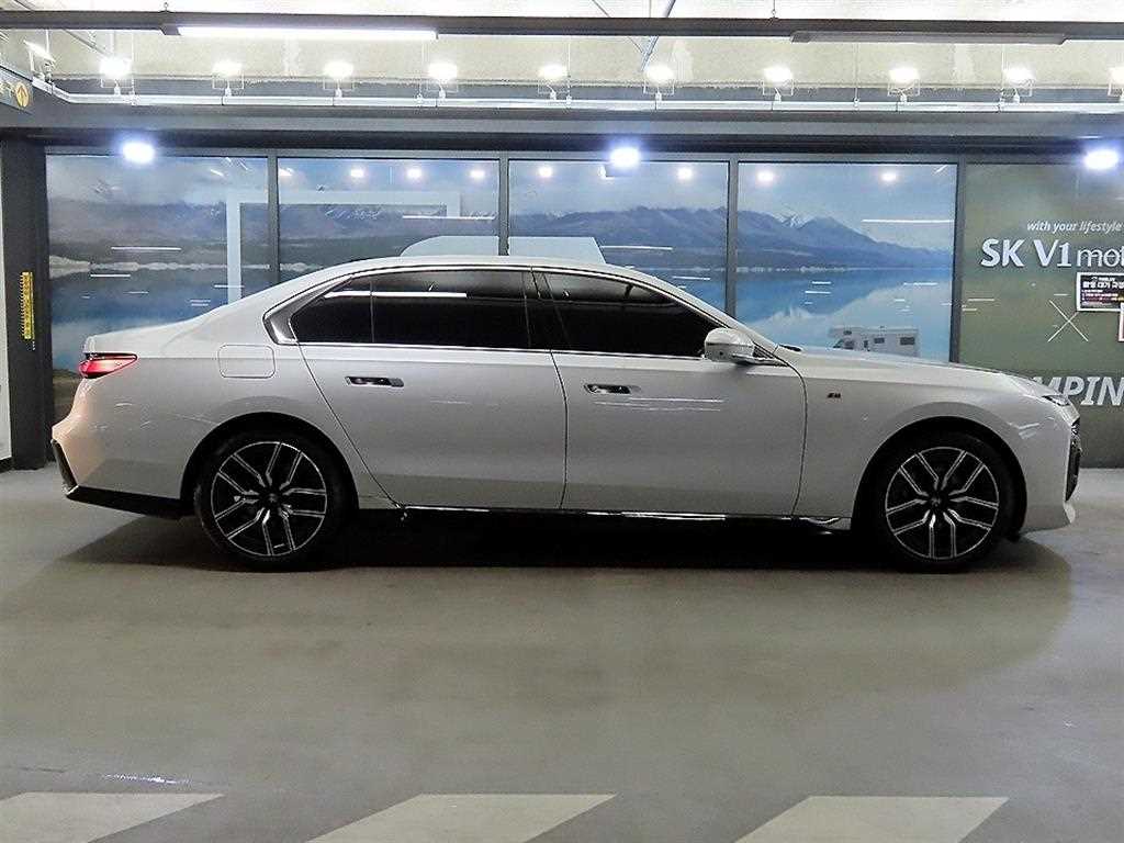 BMW 7 Series - Vista 3