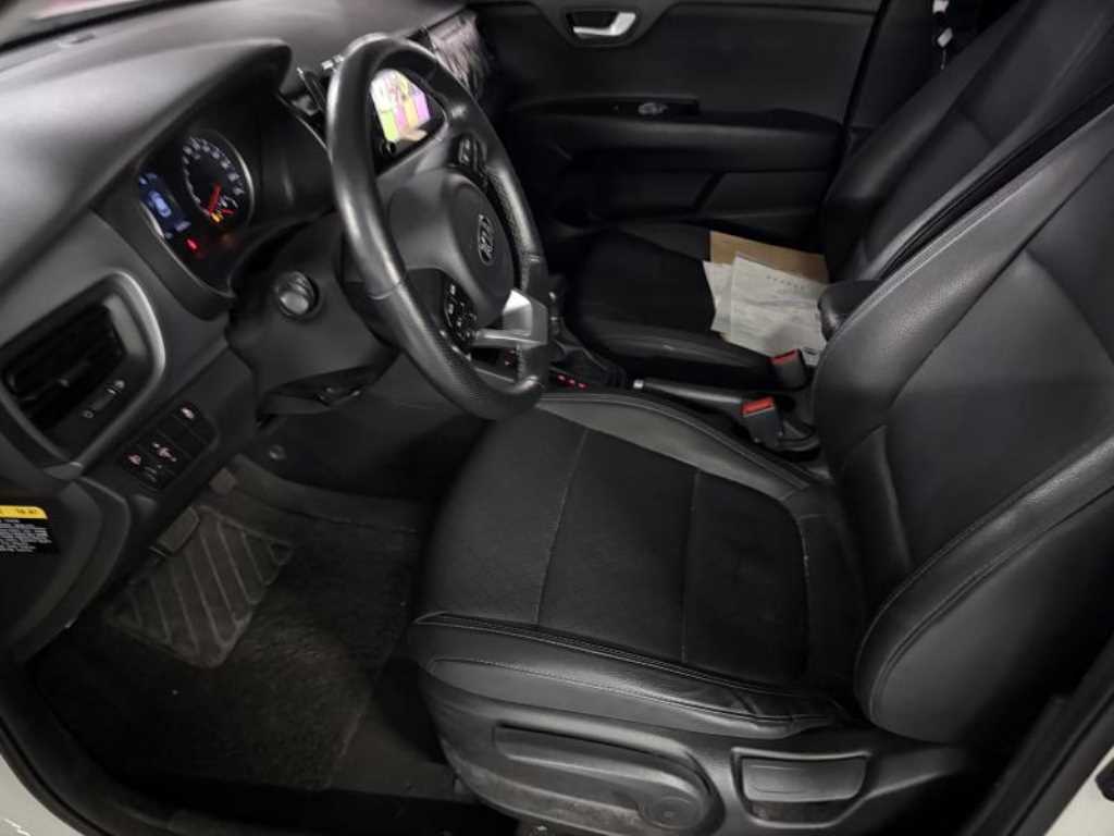 KIA Stonic - Vista 4