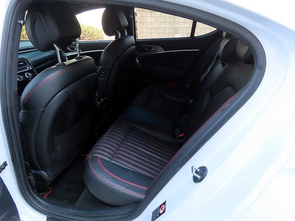 Genesis G70 - Vista 6