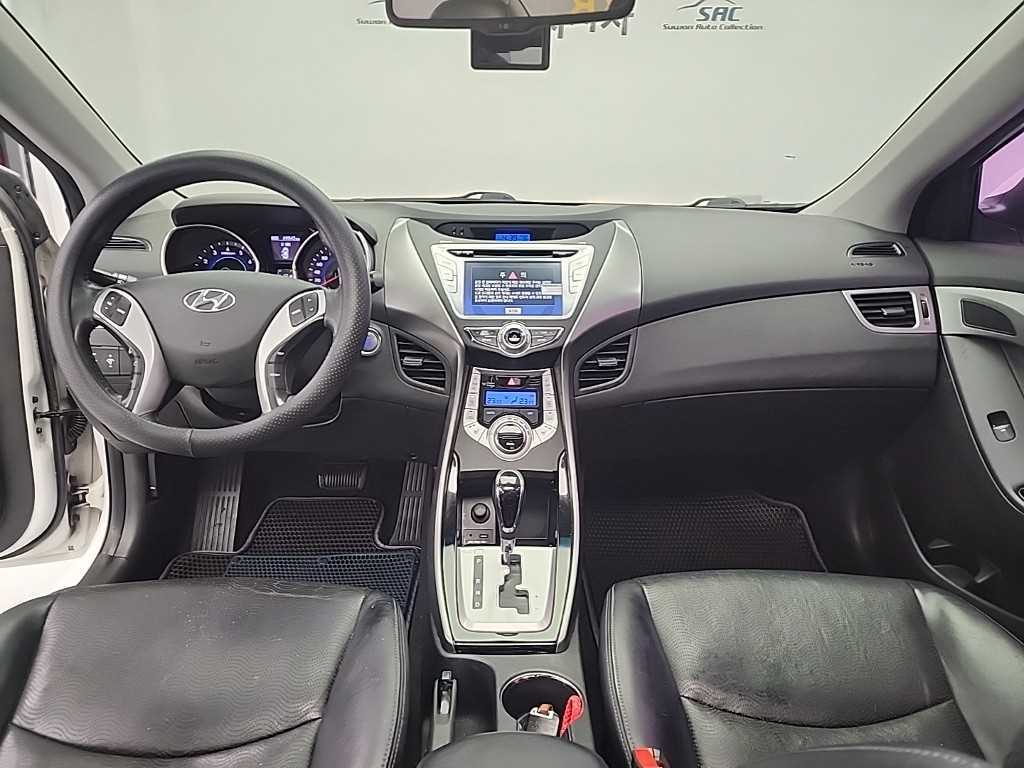 HYUNDAI Avante - Vista 7