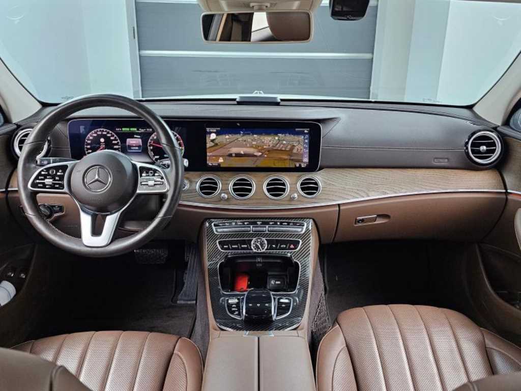 Mercedes Benz E class - Vista 7