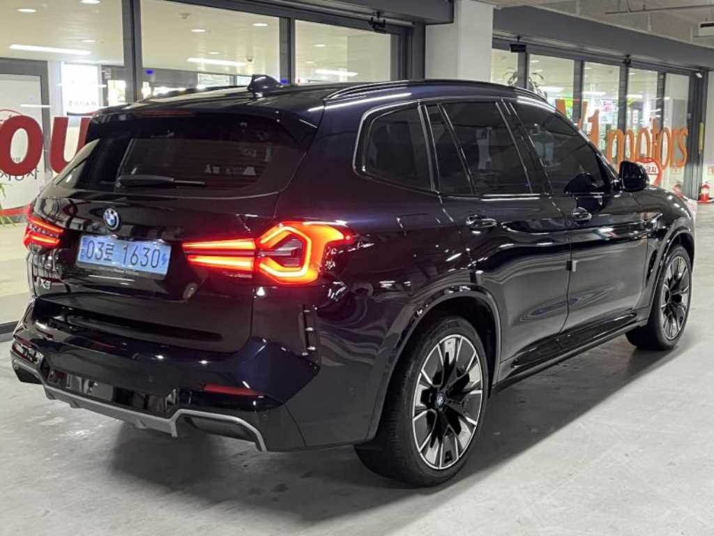 BMW iX3 - Vista 5