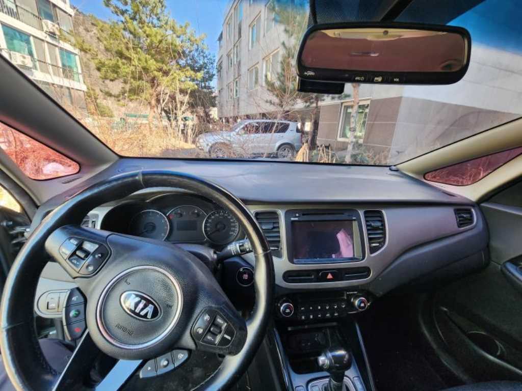 KIA Carens - Vista 4