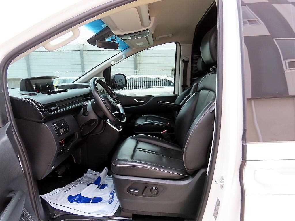 HYUNDAI Staria - Vista 5