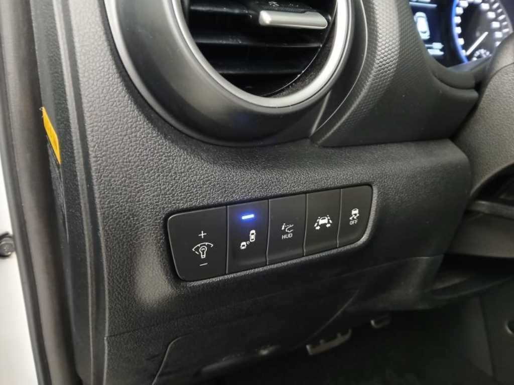 HYUNDAI Kona - Vista 11