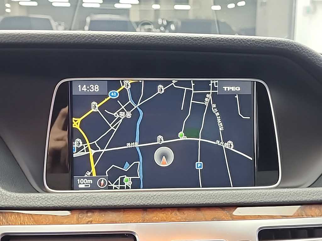 Mercedes Benz E class 2014 Negro - Importación desde Corea - HF Imports Iquique - Foto 15