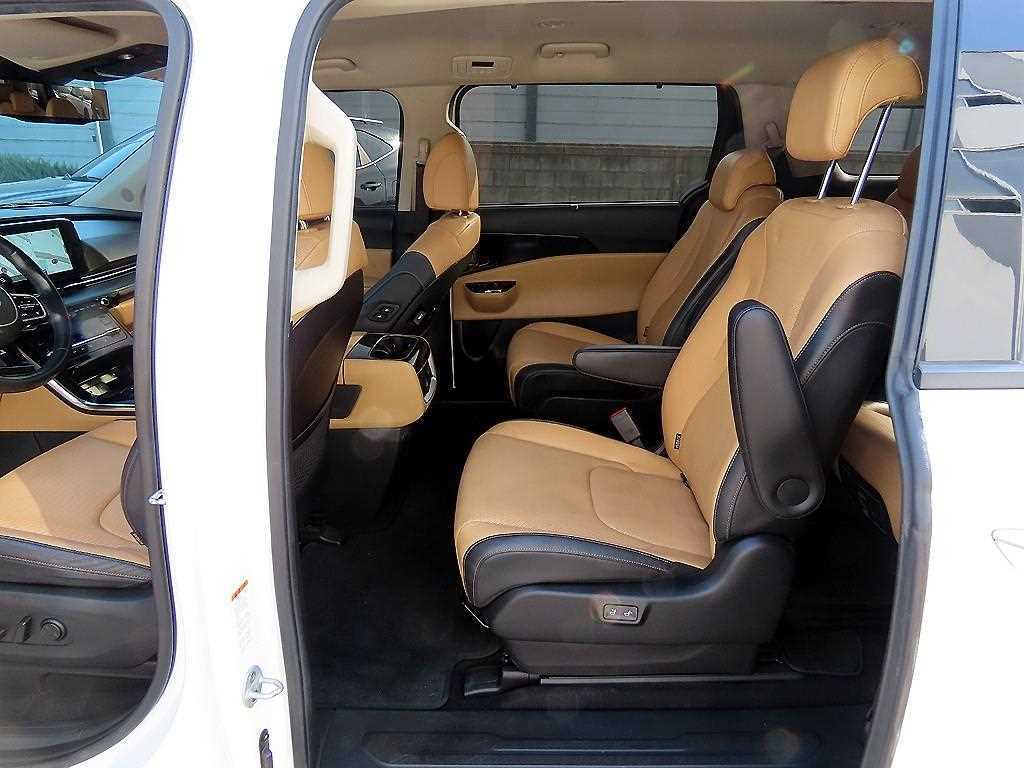 KIA Carnival - Vista 6