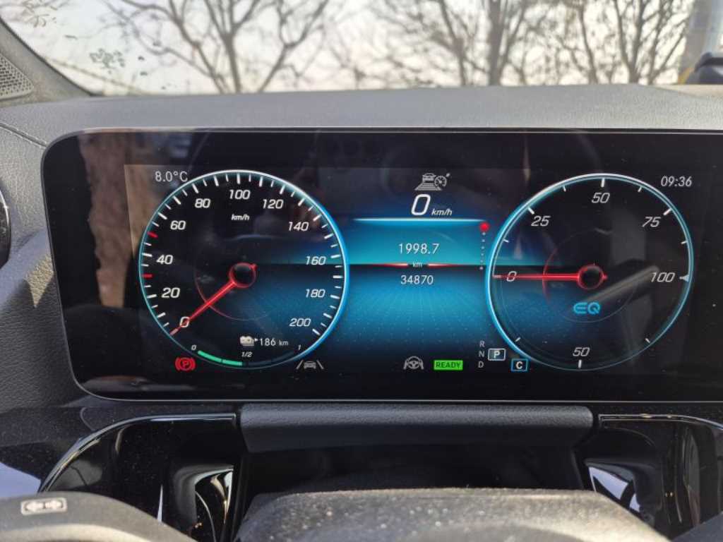 Mercedes Benz EQA - Vista 5