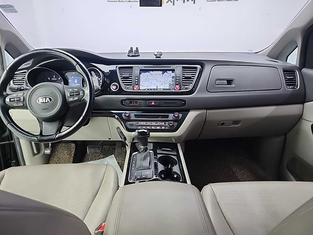KIA Carnival - Vista 7