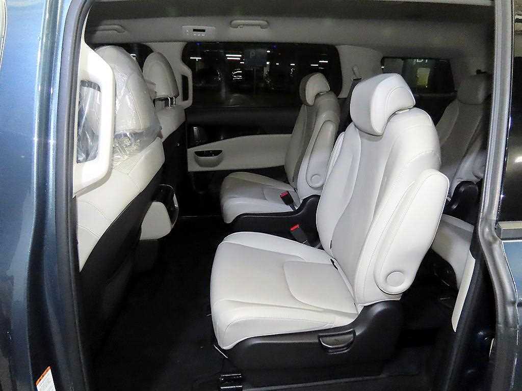 KIA Carnival - Vista 7
