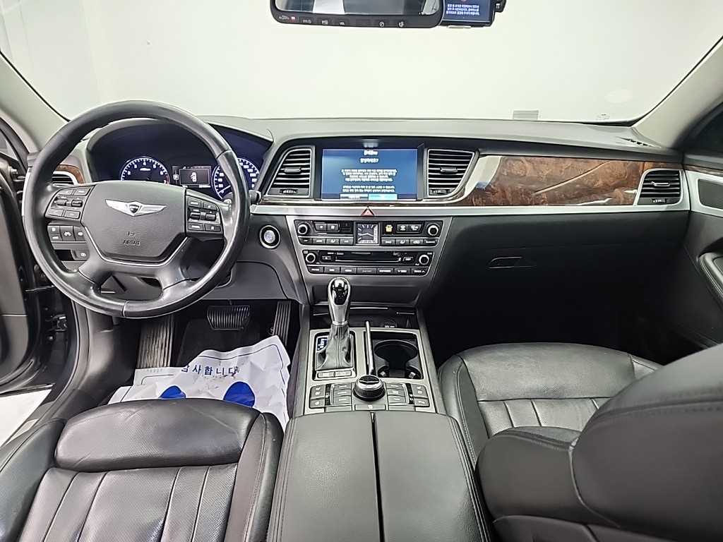 HYUNDAI Genesis - Vista 7