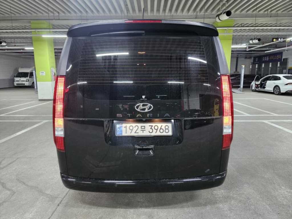 HYUNDAI Staria - Vista 3