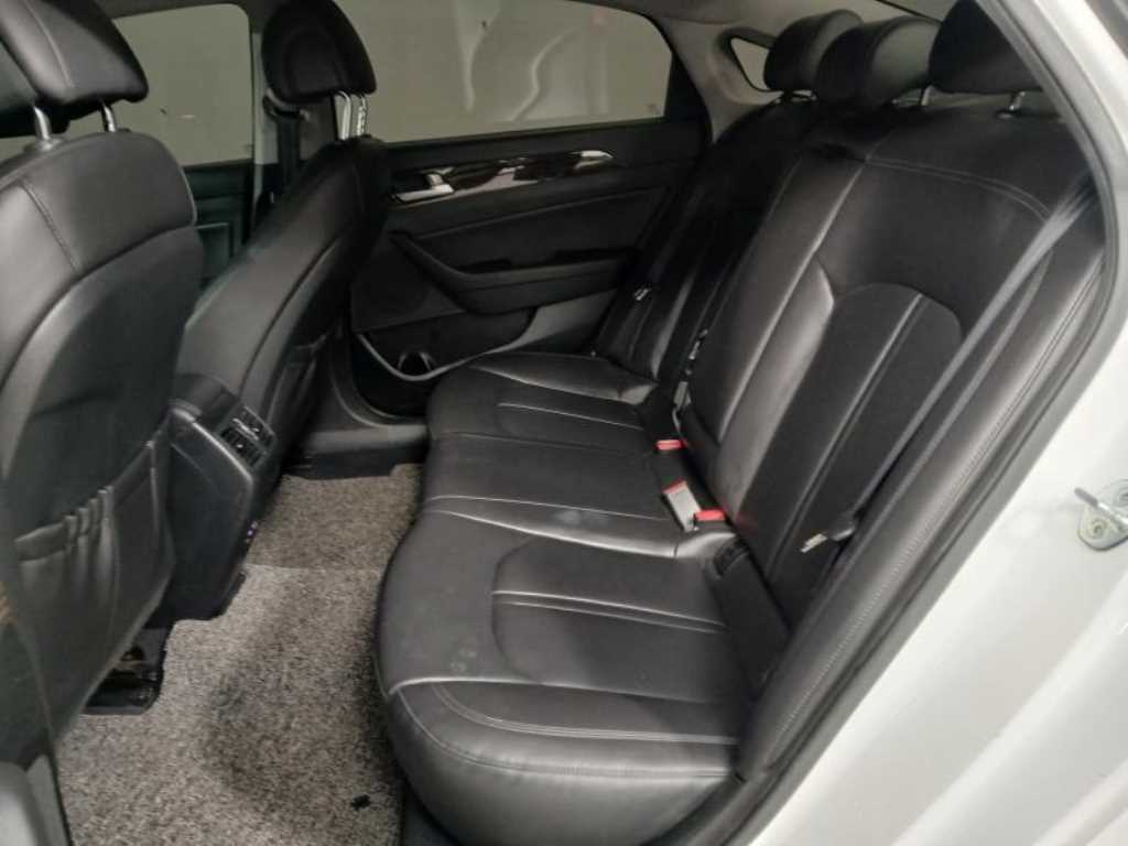 HYUNDAI Sonata - Vista 7