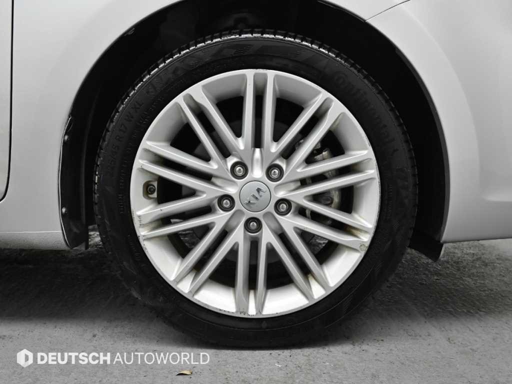 KIA Carens - Vista 5