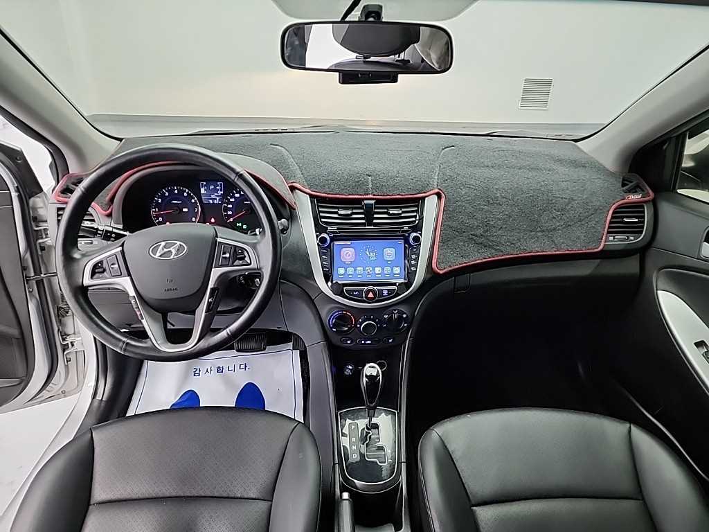 HYUNDAI Accent - Vista 7