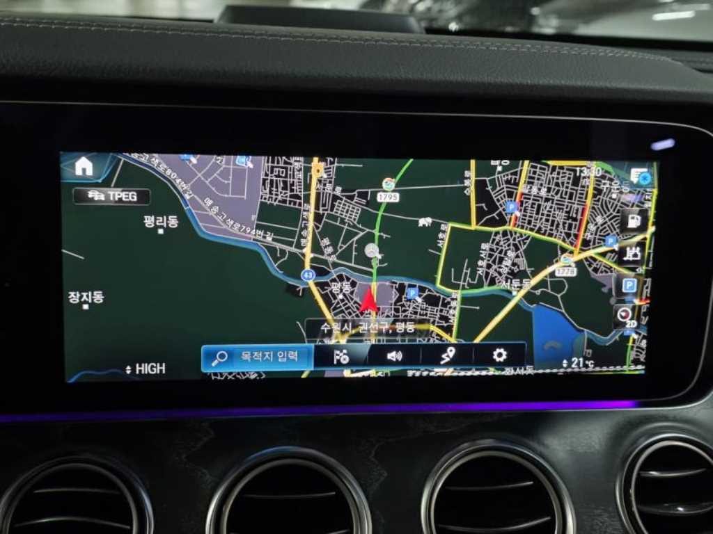 Mercedes Benz E class - Vista 11