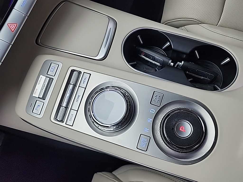 Genesis GV70 - Vista 8