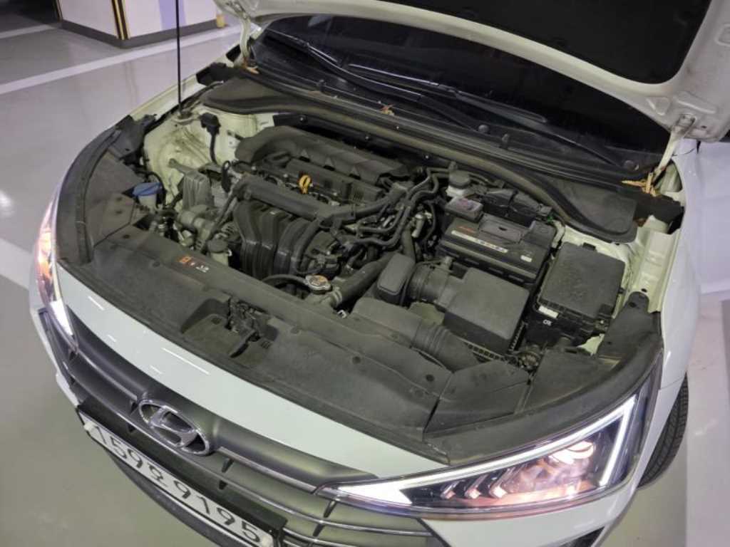 HYUNDAI Avante - Vista 5