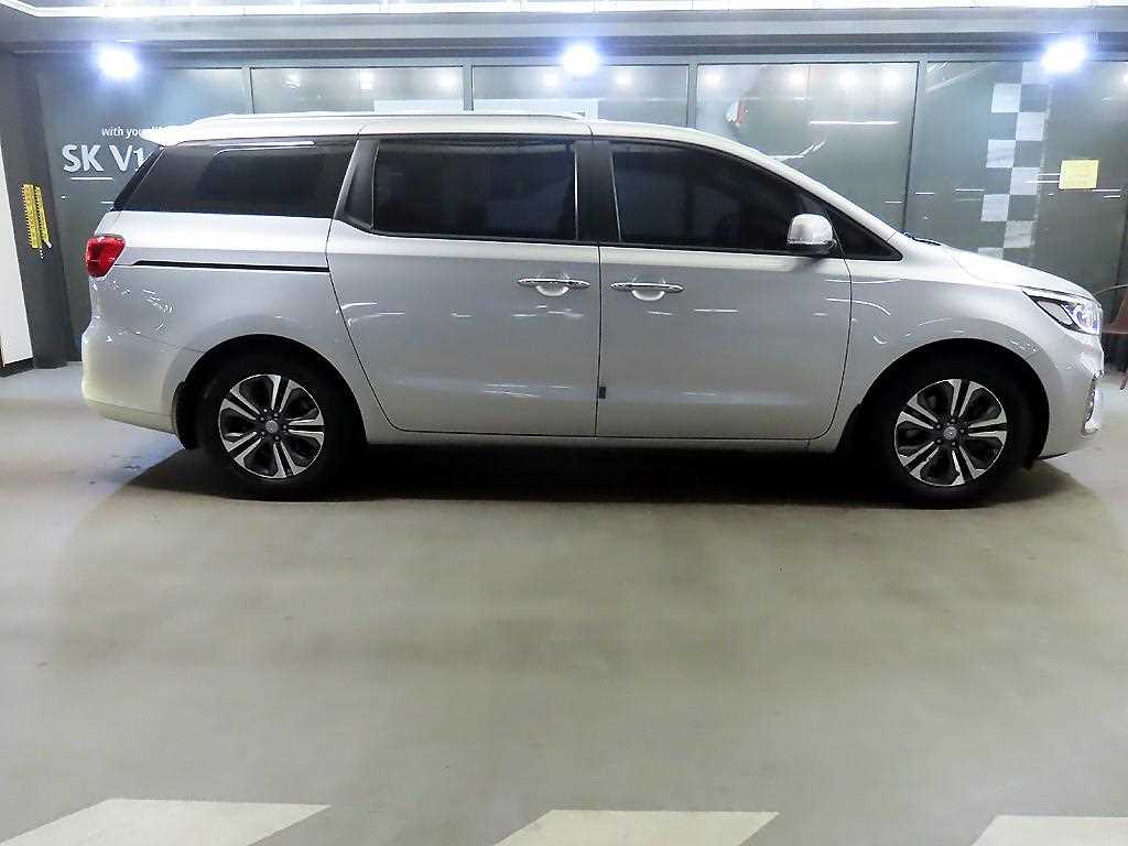 KIA Carnival - Vista 3