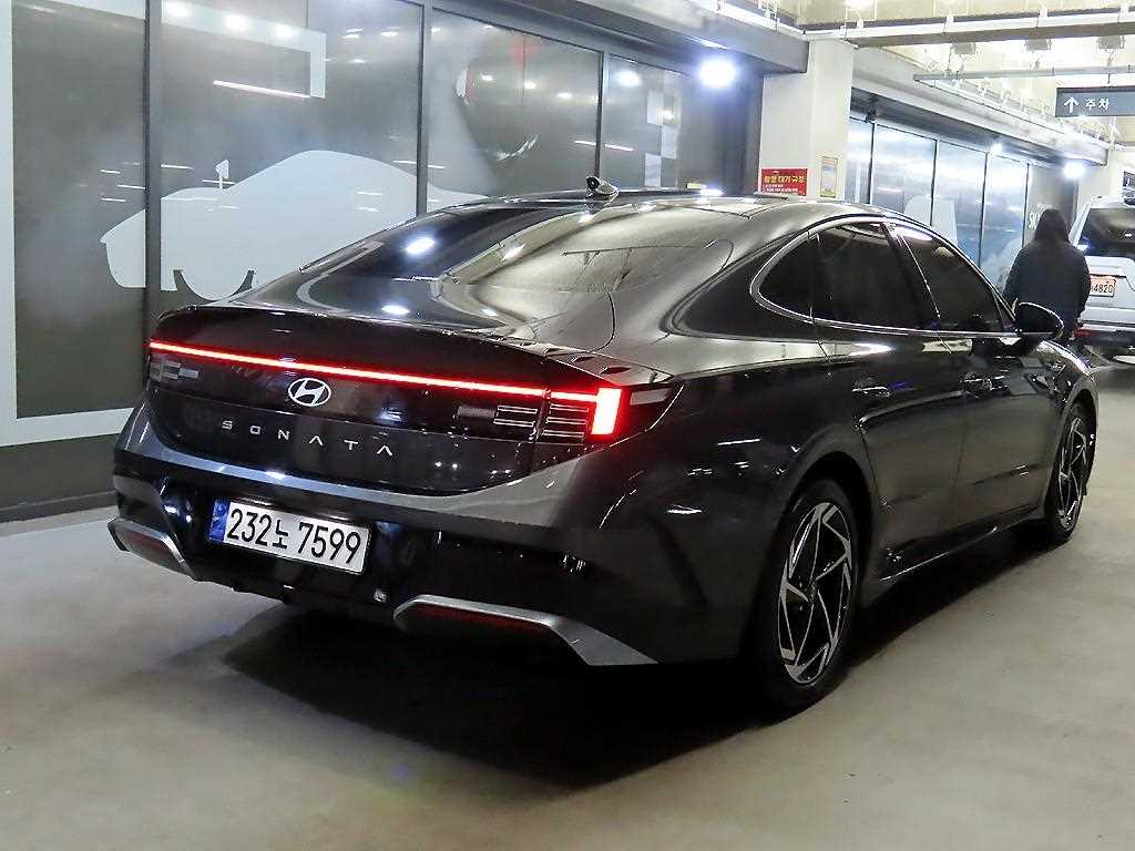 HYUNDAI Sonata - Vista 4