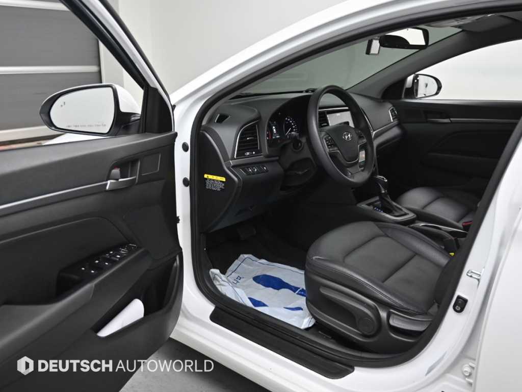 HYUNDAI Avante - Vista 11