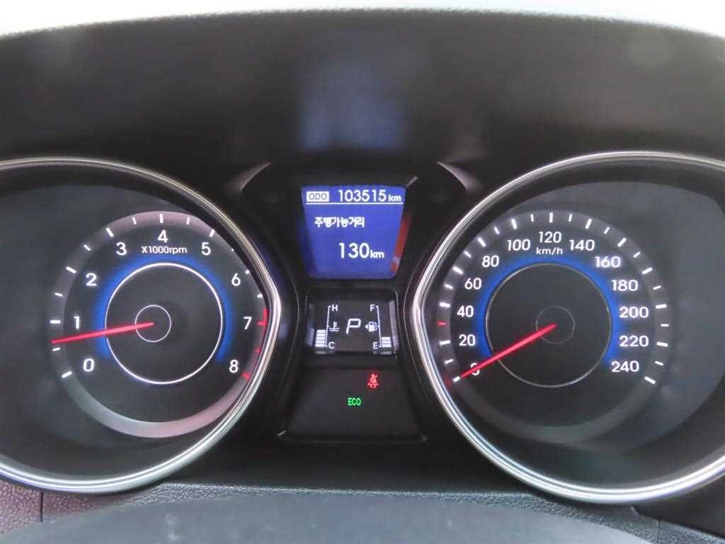 HYUNDAI Avante - Vista 9