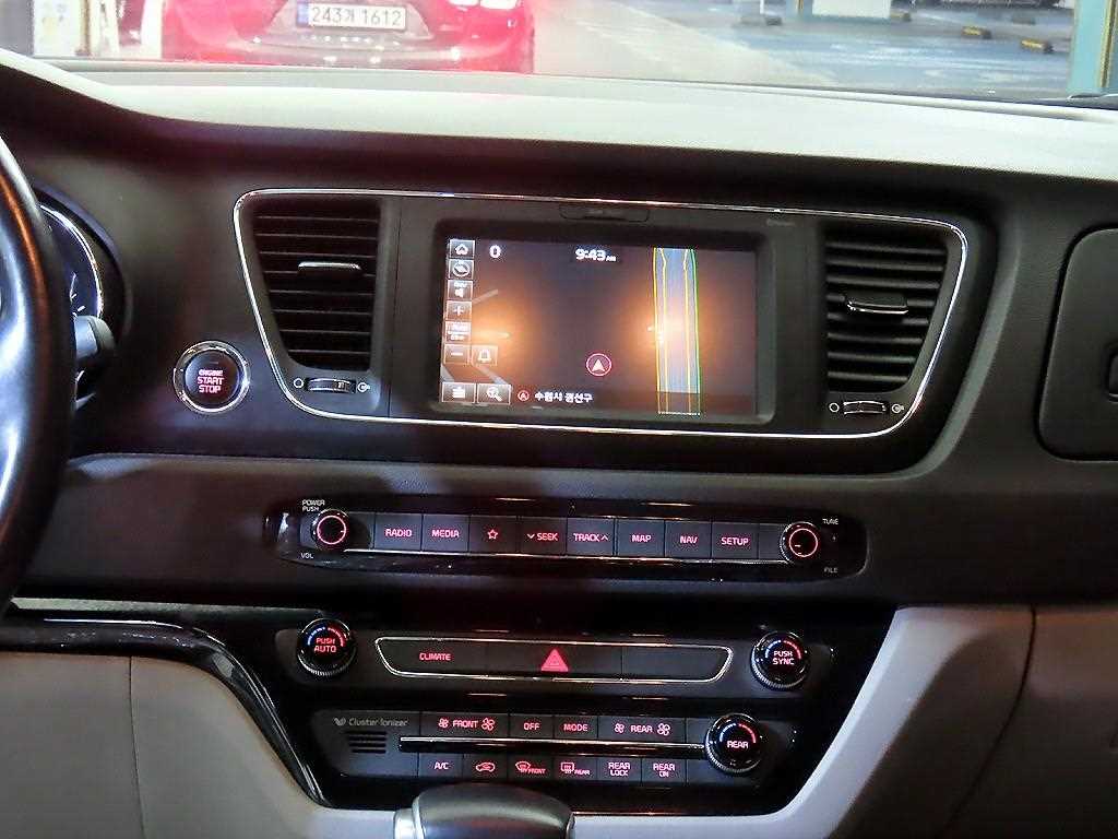 KIA Carnival - Vista 11