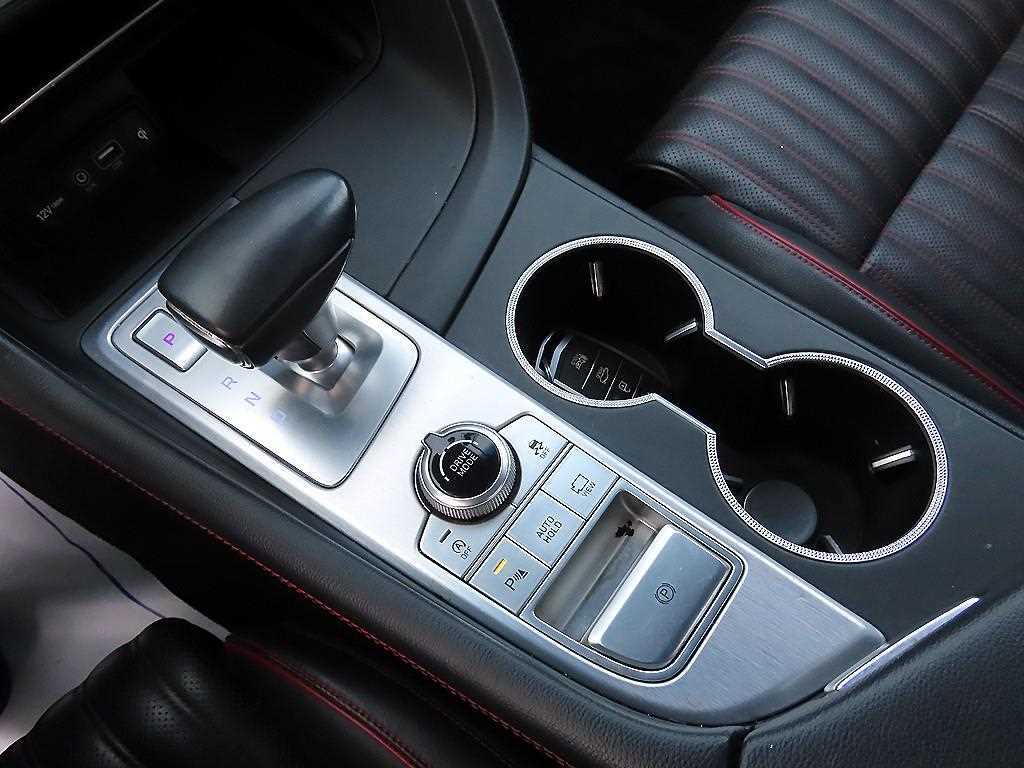 Genesis G70 - Vista 10