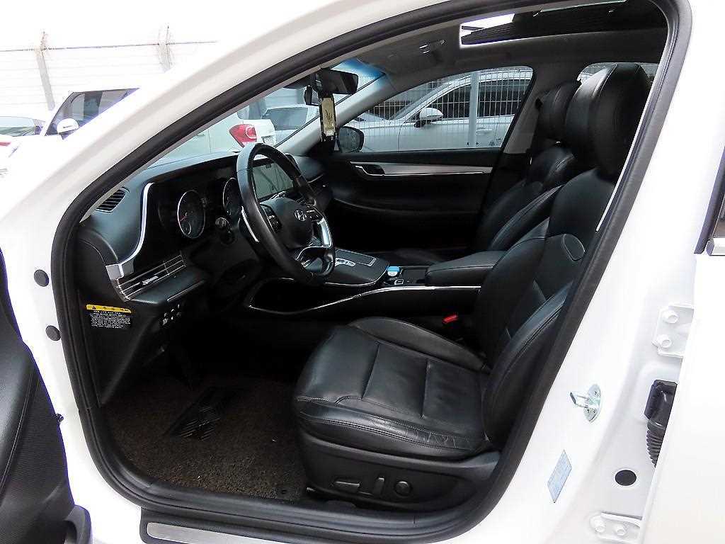 HYUNDAI Grandeur - Vista 5