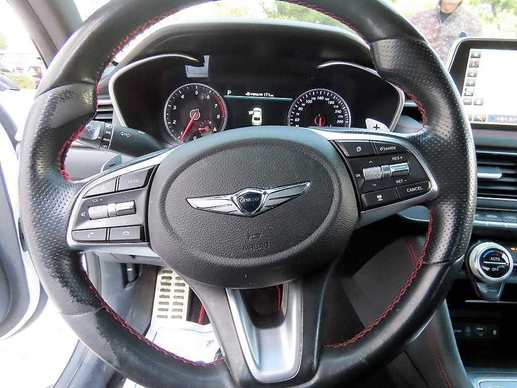 Genesis G70 - Vista 8