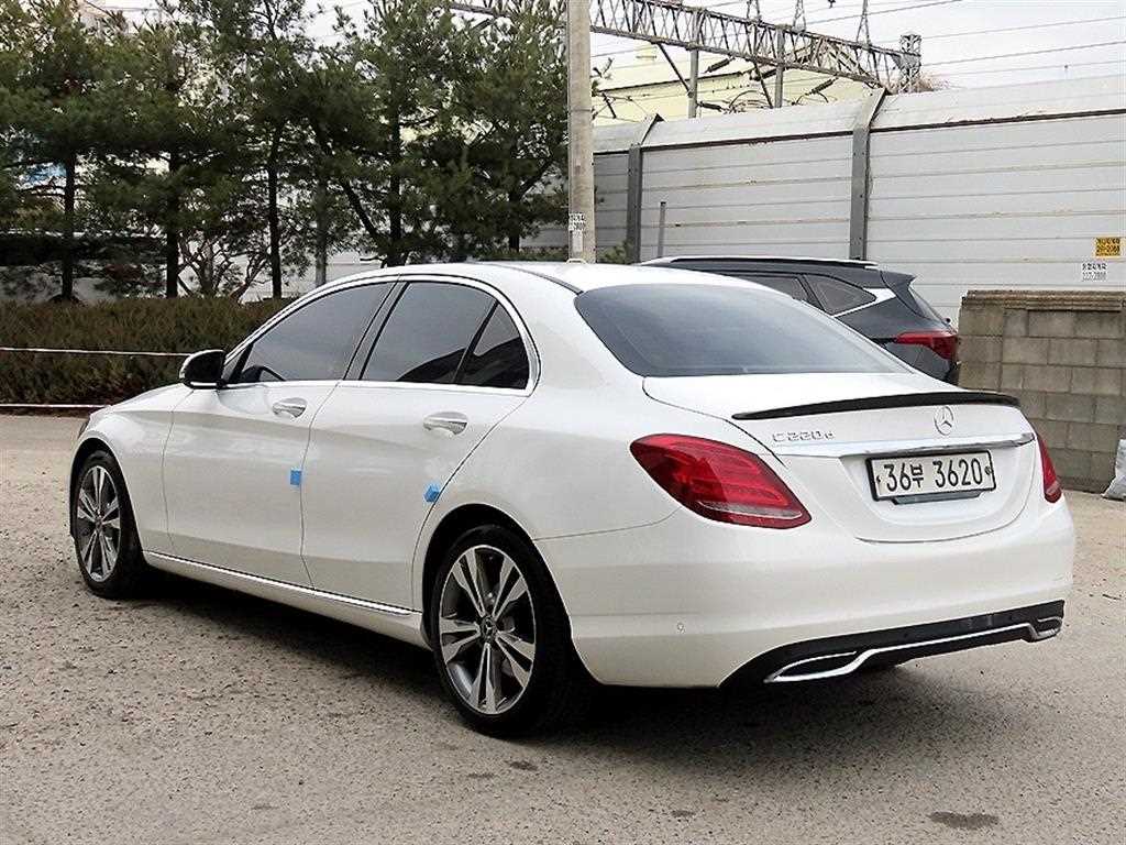 Mercedes Benz C Class - Vista 3
