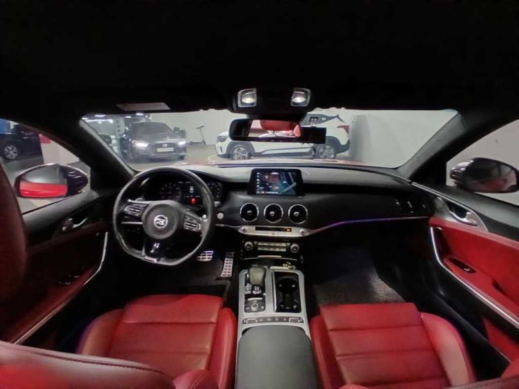 KIA Stinger - Vista 6