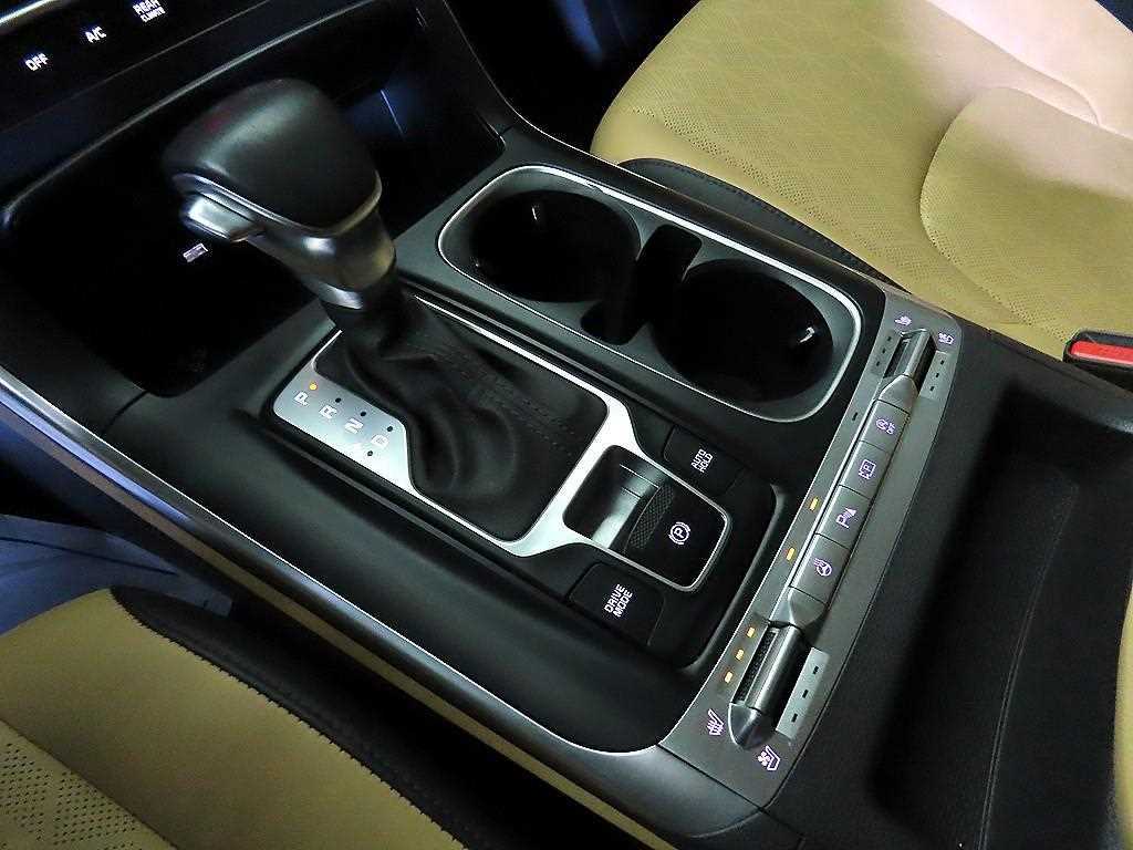 KIA Carnival - Vista 12