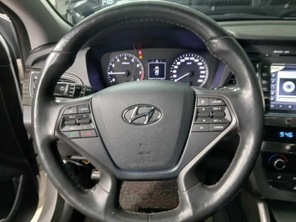 HYUNDAI Sonata - Vista 8