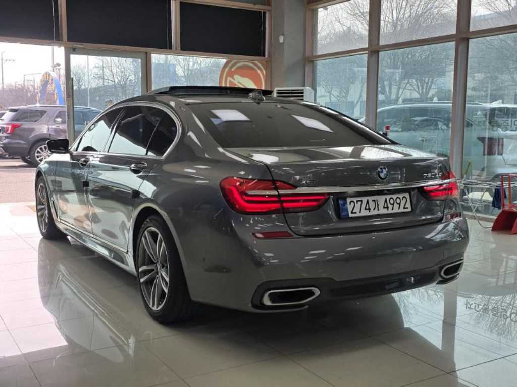 BMW 7 Series - Vista 5