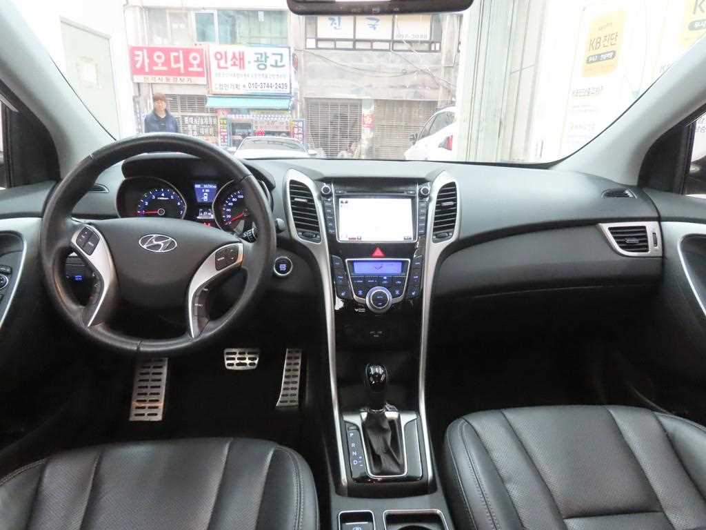 HYUNDAI i30 - Vista 7