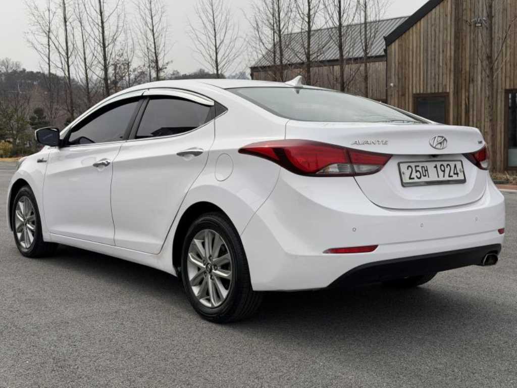 HYUNDAI Avante - Vista 6