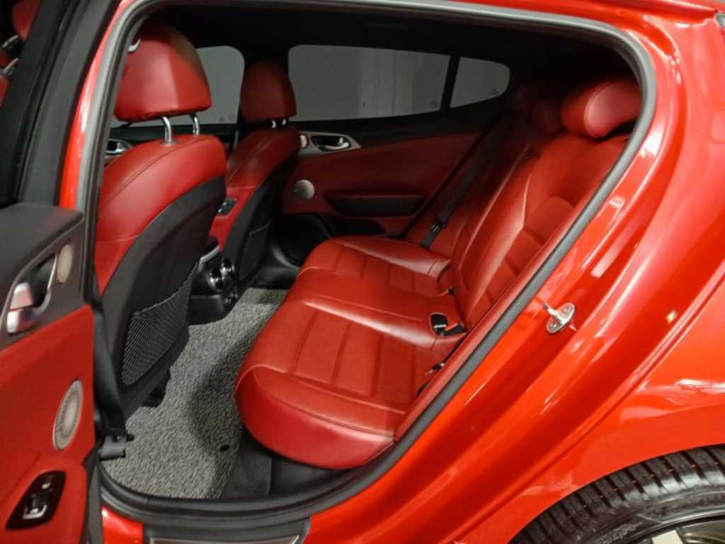 KIA Stinger - Vista 7