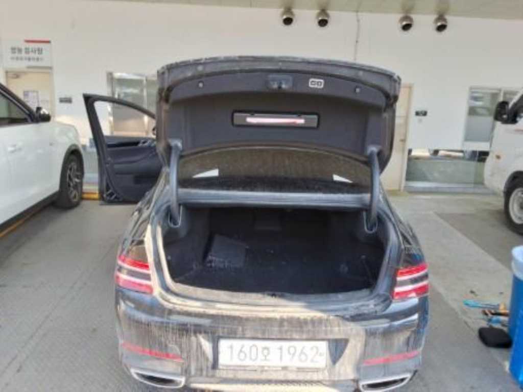 Genesis G80 - Vista 10