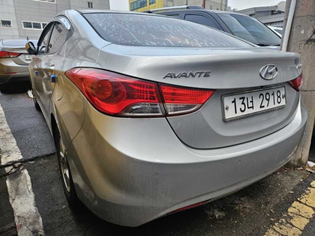 HYUNDAI Avante - Vista 2