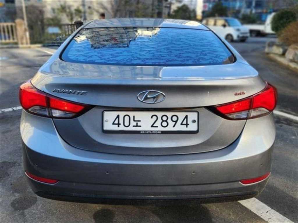 HYUNDAI Avante - Vista 2