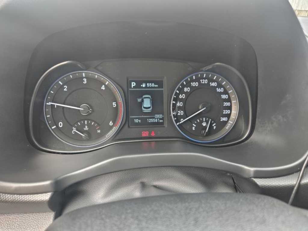 HYUNDAI Kona - Vista 5