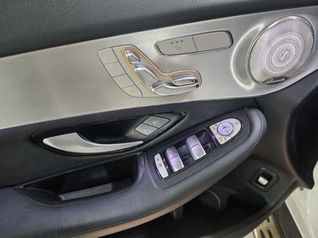 Mercedes Benz GLC Class - Vista 10