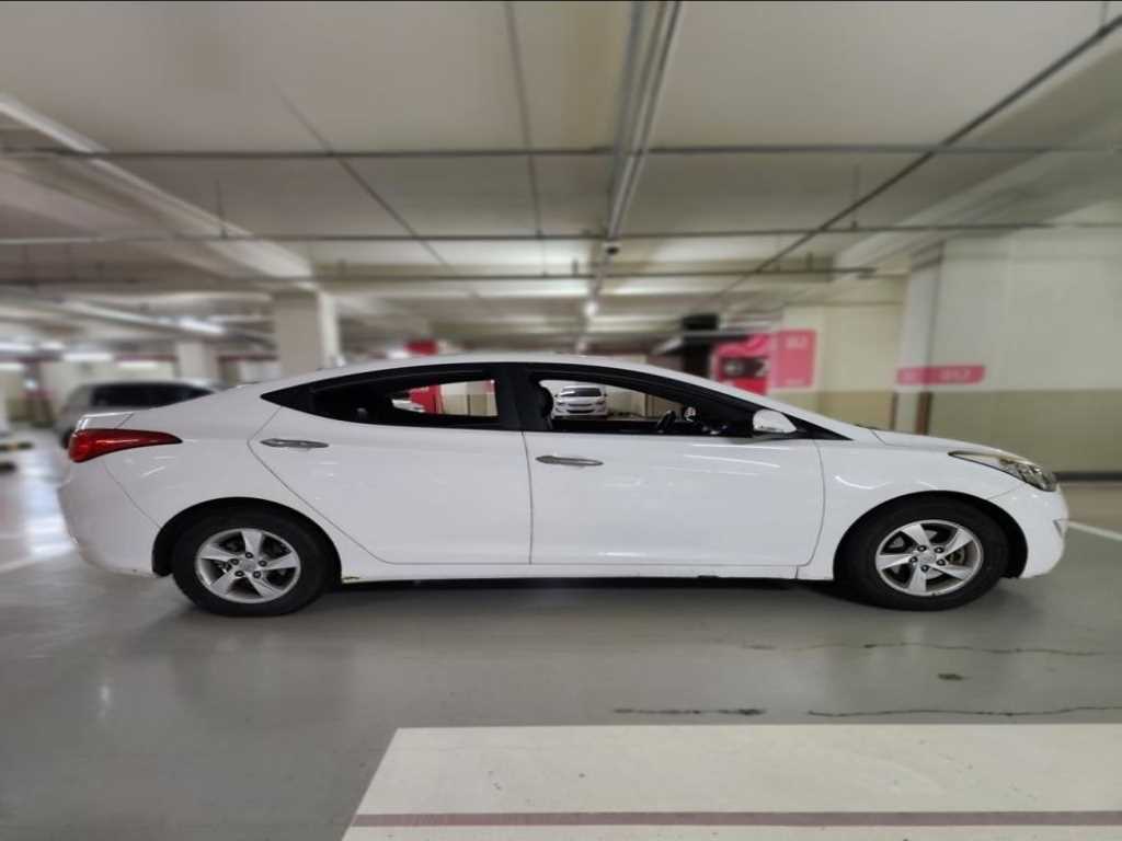 HYUNDAI Avante - Vista 4