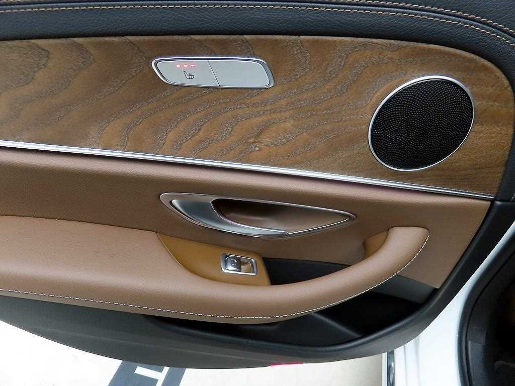 Mercedes Benz E class - Vista 12