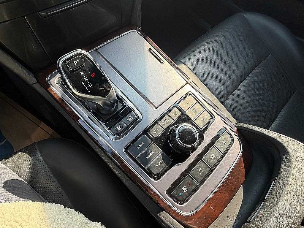 HYUNDAI Equus - Vista 11