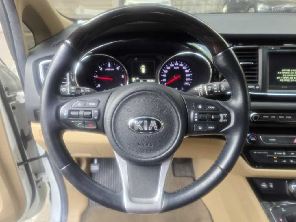 KIA Carnival - Vista 3