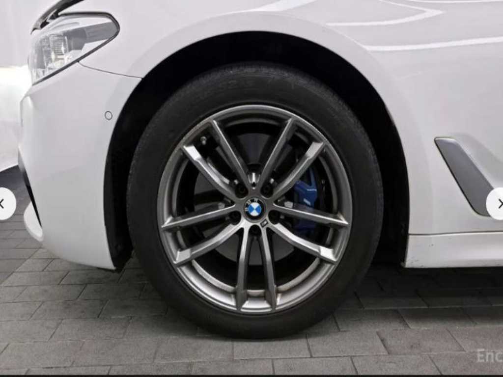 BMW 5 Series - Vista 5