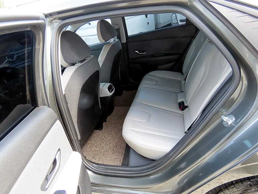 HYUNDAI Avante - Vista 6