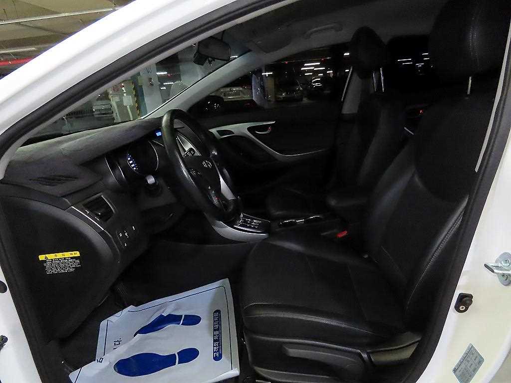 HYUNDAI Avante - Vista 6